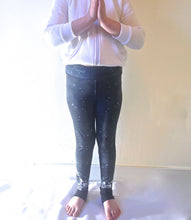 Load image into Gallery viewer, Kids Love &amp; Light Paris Legging
